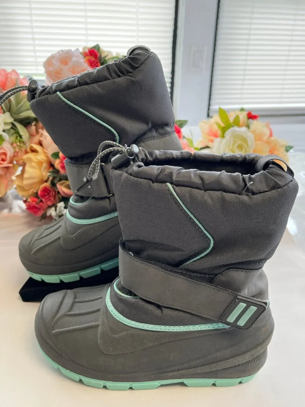 Cat & Jack Thermolite Winter Snow Boots Gray Mint Size 2